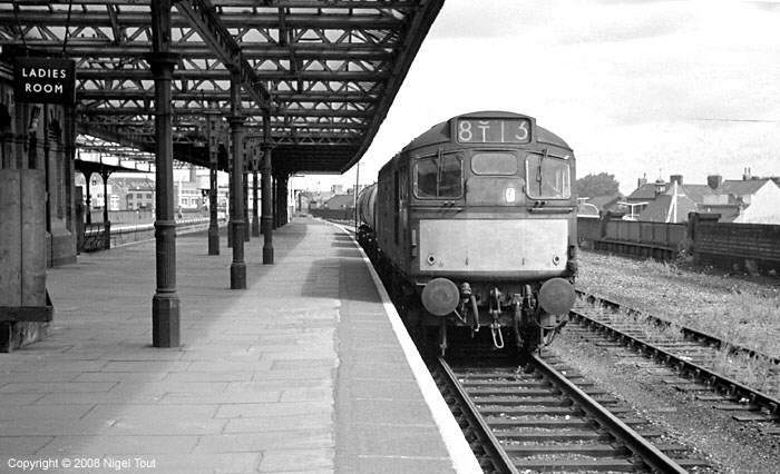 Class 27 diesel on oil wagons, Leicester Central
