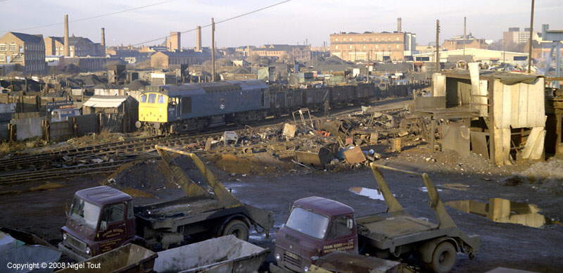Class 25 diesel locomotive shunting Leicester GCR goods yard