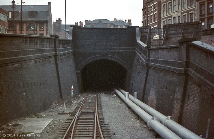 Thurland Tunnel through to Victoria Station, Weekday Cross, Nottingham