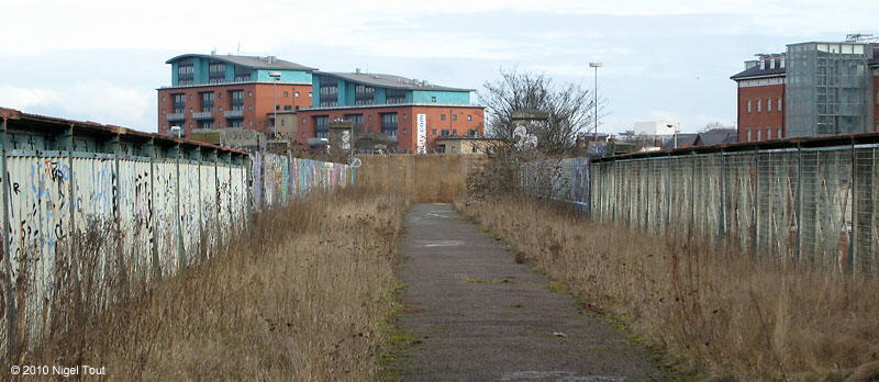 Closed path of Great Central Way over bridge across Old River Soar