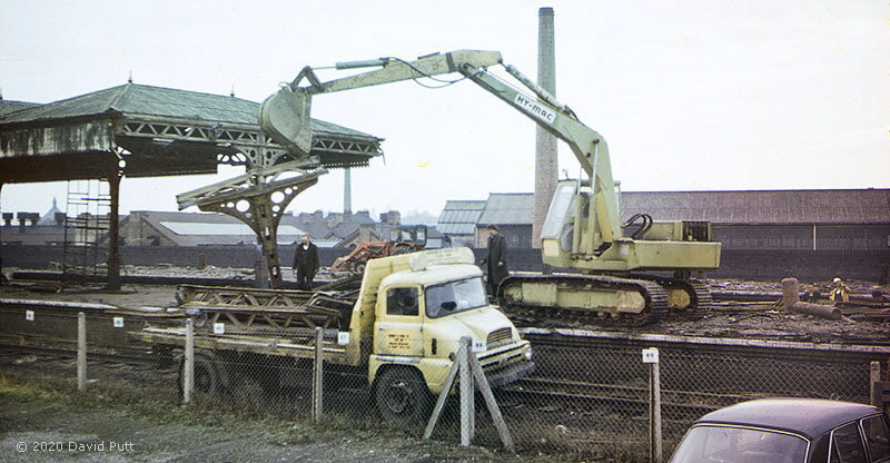 Demolition of Leicester Central station canopy in1971