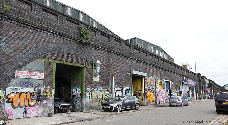 Car repair, GCR viaduct, Jarvis Street, Leicester